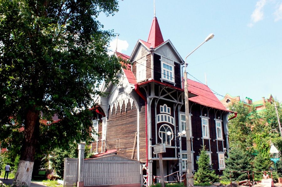 Недвижимость и строительство, Томские новости, дом.рф документация дом со шпилем деревянная архитектура В Томске продают нежилое помещение в «доме со шпилем»