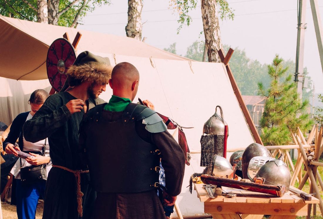 Праздник топора, Праздники, Томские новости, обряд свадебные обряды молодожен На томском «Празднике топора» проведут обряд «Заковывание свадьбы»