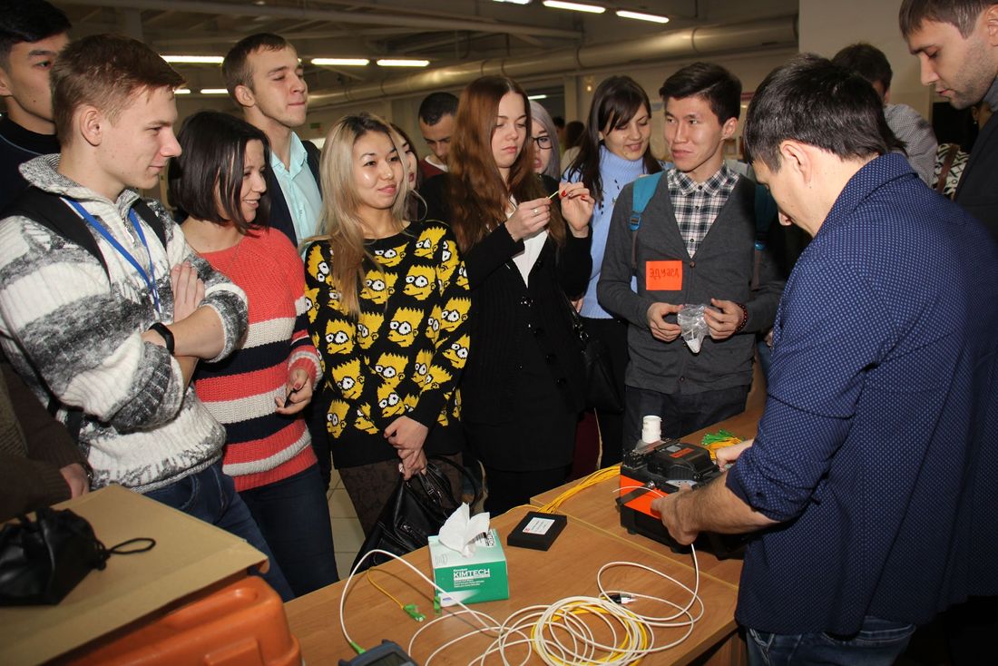 Ростелеком, Томские новости, Ростелеком студенты оптоволокно мастер-класс ТУСУР «Ростелеком» провел мастер-класс по сварке оптики для студентов ТУСУР