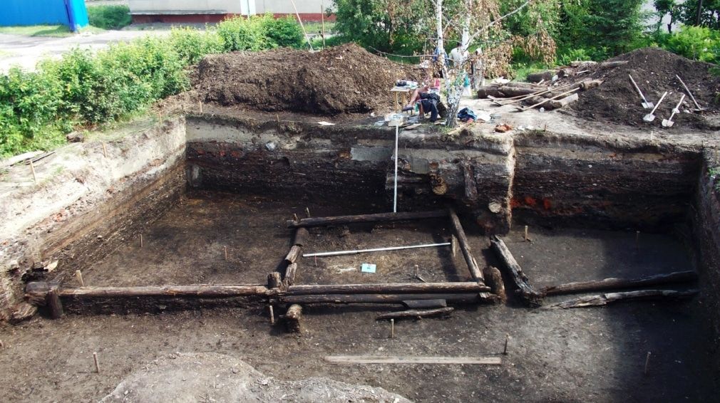 #ИстфакТГУ, Образование и наука, Томские новости, Томск археологи Тара раскопки практика находки венецианское стекло Томские археологи нашли в Таре жилые постройки, венецианскую посуду и бронзовые вилки XVII–XVIII веков