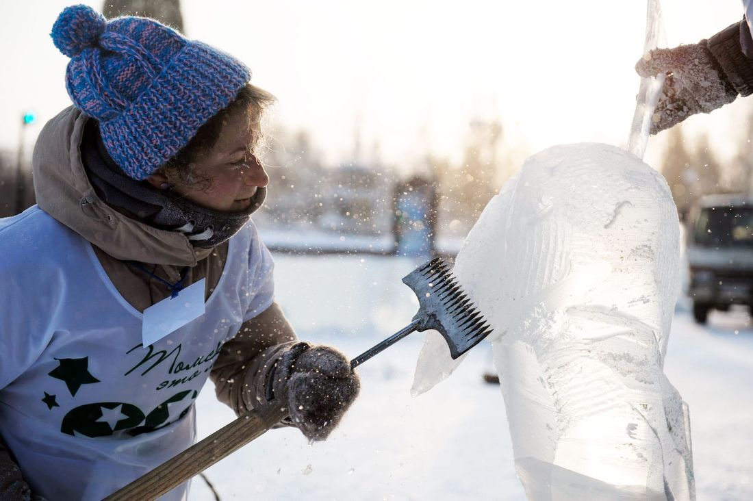 Новый год ❄, Томские новости, хрустальный Томск конкурс скульптур ледяные скульптуры резать лёд В понедельник в Томске стартует «Хрустальный Томск»
