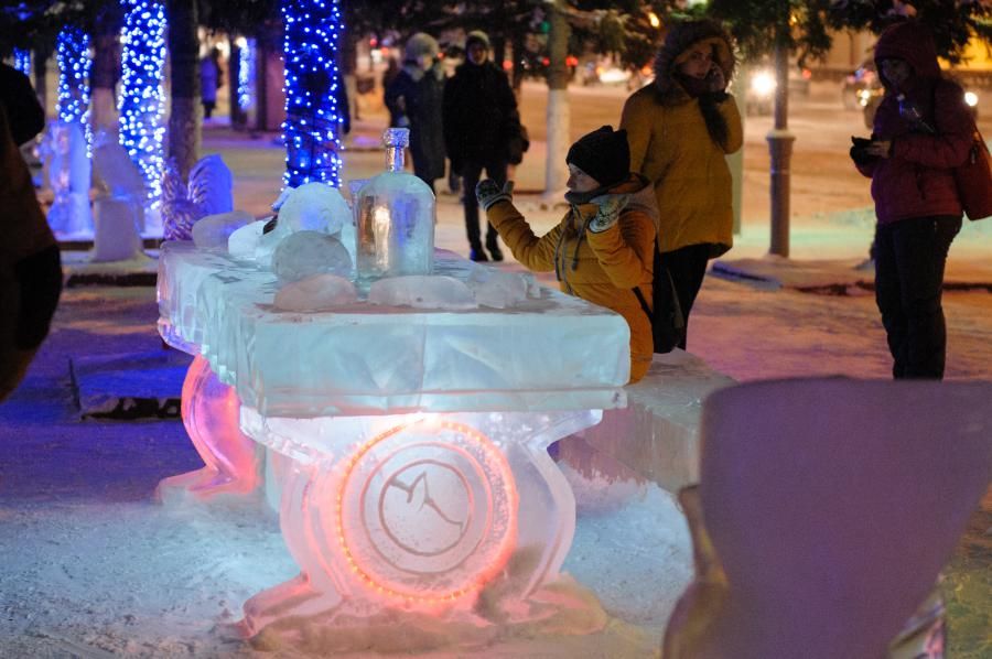Сибагро, Томские новости, Томск Ново-Соборная свинокомплекс фигуры ледяной пир На Ново-Cоборной в Томске развернулся «ледяной пир» (ФОТО)