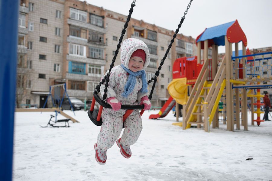 Все для города: «Томскнефть» подарила Стрежевому рояль и детские площадки