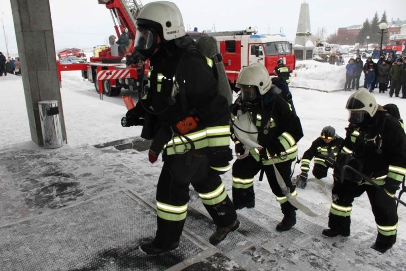 Безопасность, Томские новости, учения белый дом администрация Томской области пожарные МЧС Томские пожарные «потушили» Белый дом (ФОТО)