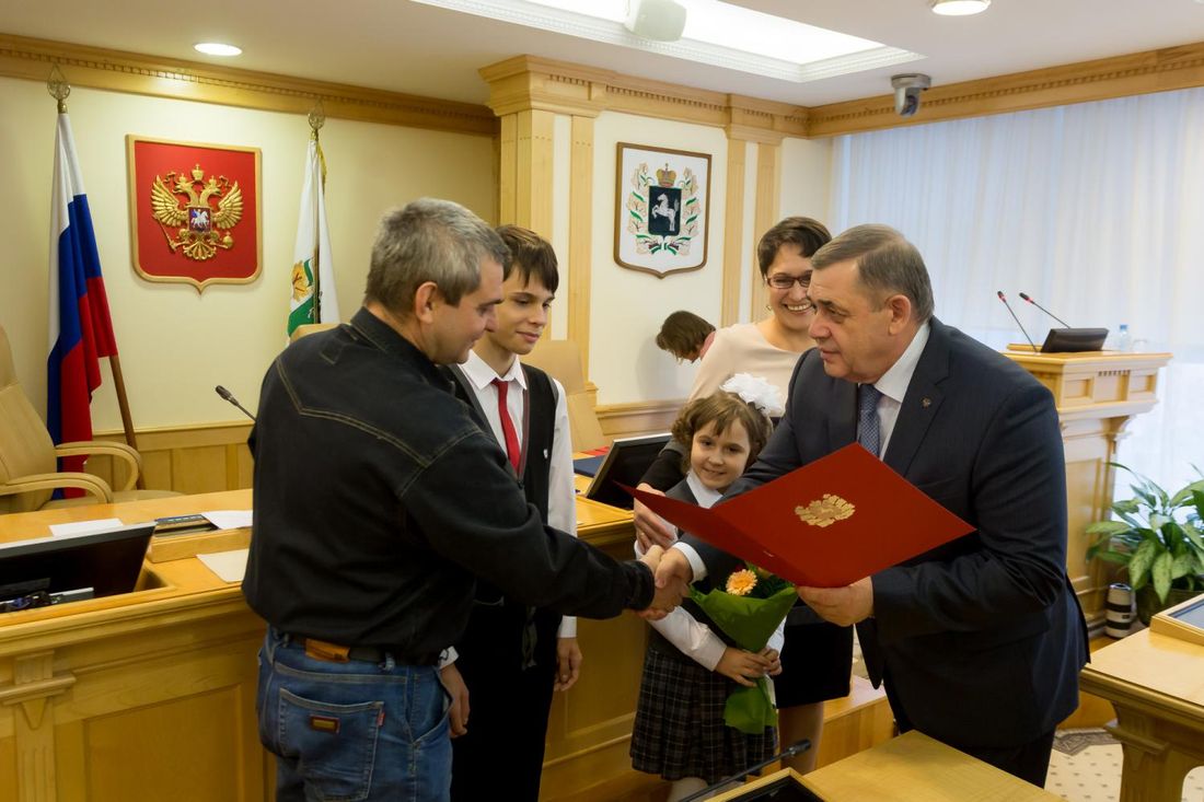 ЗД ТО, Книги, Томские новости, читаем всей семьей дума поздравили награждение чтение в массы книги для людей «Читаем всей семьей»: в Томске наградили победителей областного конкурса