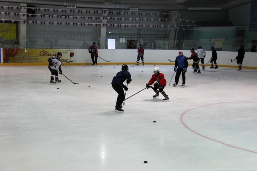 Ковер для борцов и форма для хоккеистов: «Томскнефть» оказала спонсорскую поддержку ДЮСШ Стрежевого