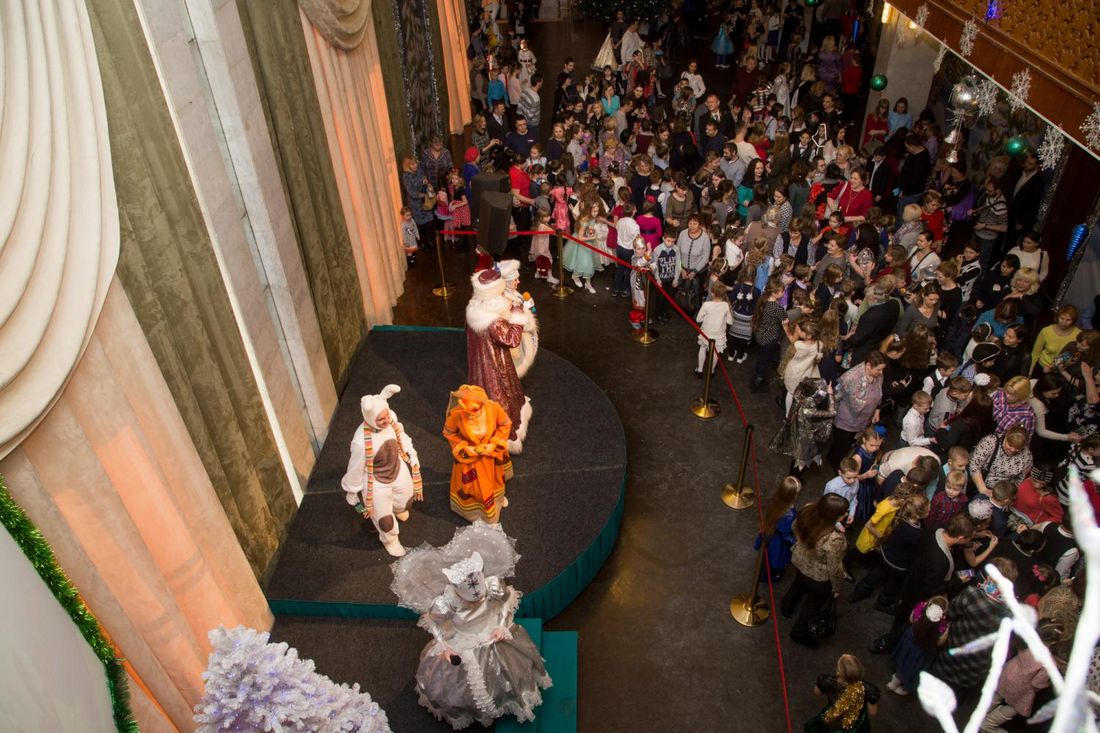 Дети в Томске и области, Дети города, Образование и наука, Томские новости, Томск Новый год елка отличники школьники спектакль Новый год На «Ёлке отличников» побывали 500 школьников Томска (ФОТО)