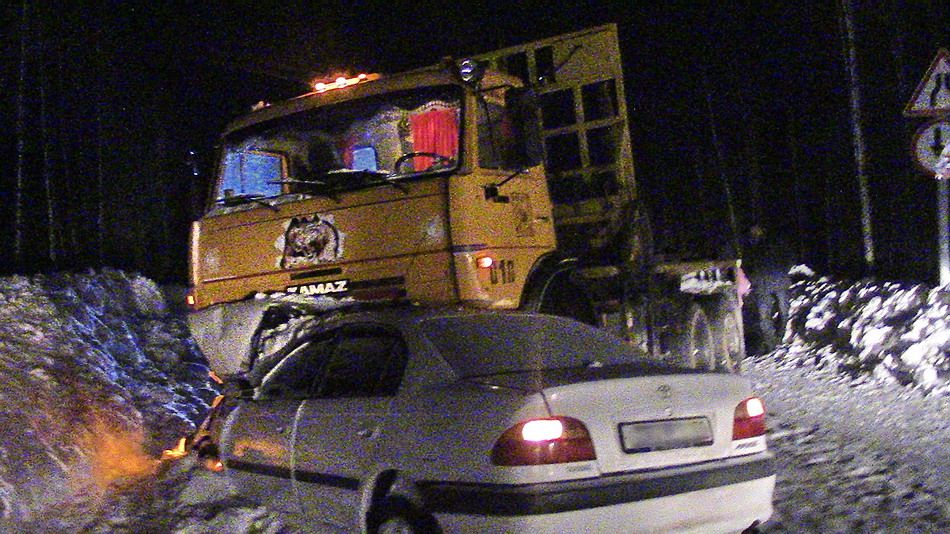 Происшествия, Томские новости, дтп авария Первомайское Белый Яр столкнулись с грузовиком неопытыный водитель выехал на встречку Четыре человека пострадали при столкновении двух иномарок и грузовика в Томской области (ФОТО)