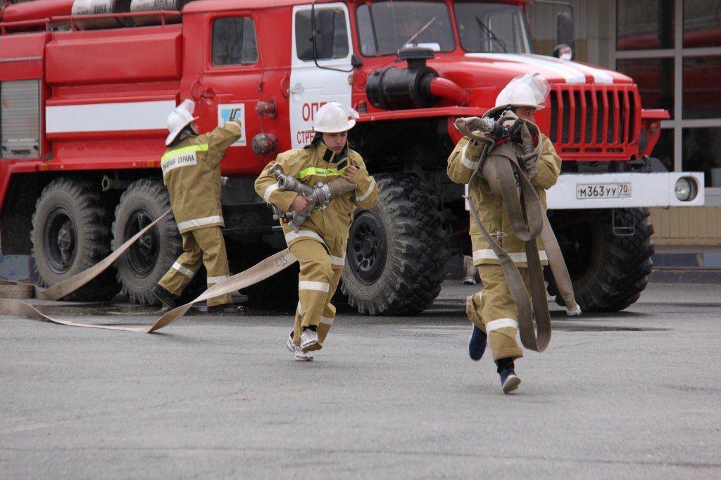 Томские новости, Томскнефть ВНК, Томскнефть соревнования противопожарные звенья нефть результат В «Томскнефти» прошли первые соревнования противопожарных звеньев (ФОТО)