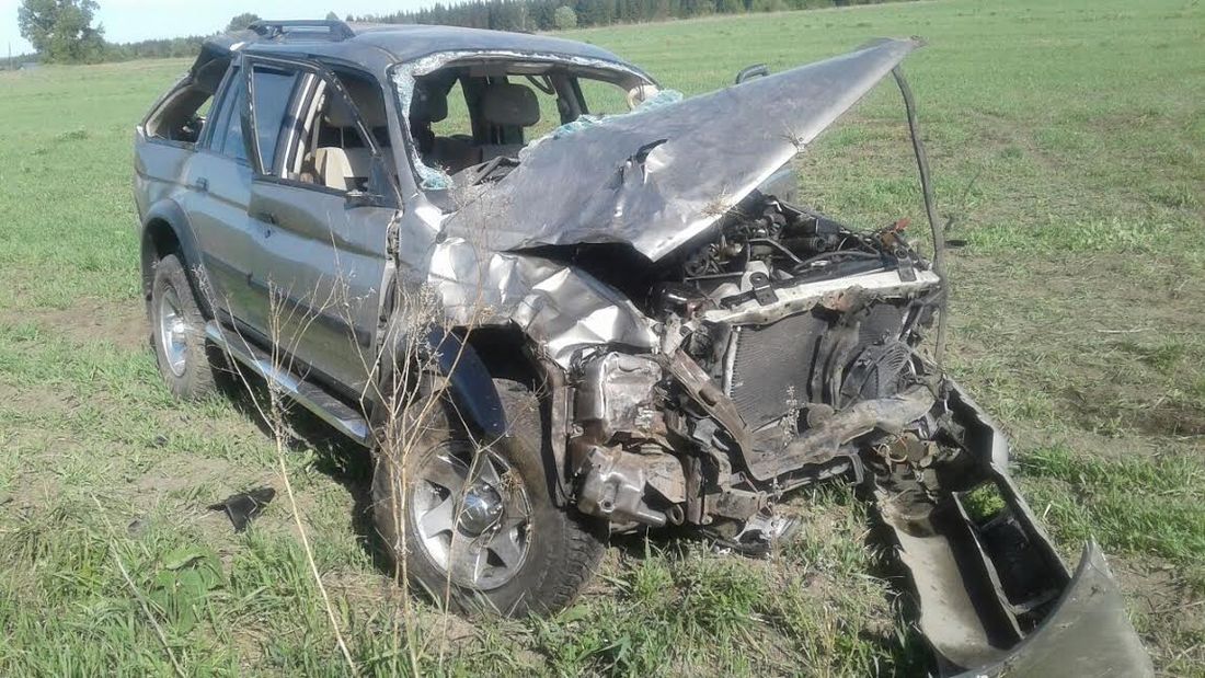Происшествия, Томские новости, ДТП авария опрокинулся Митсубиси вылетел с дороги Двое пострадали в опрокинувшейся иномарке в Томской области (ФОТО)