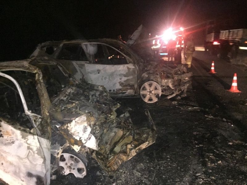 Происшествия, Томские новости, авария дтп погибли люди машины загорелись смертельное ДТП Трое погибли в ДТП с загоревшимися автомобилями под Томском (ФОТО)