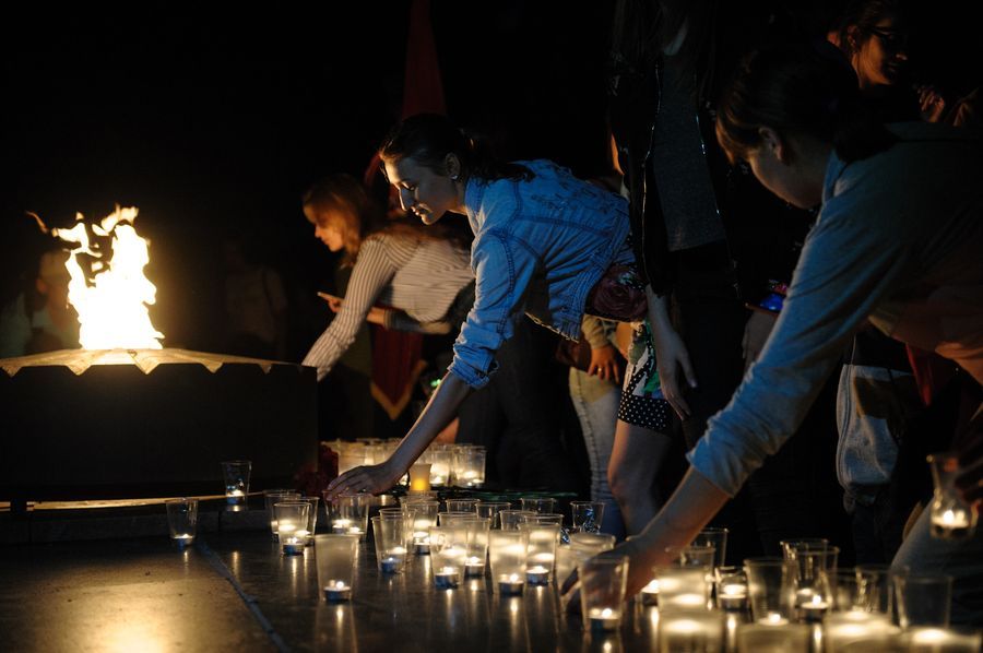 День Победы, Томские новости, Фотокалендарь, свеча памяти акция лагерный сад Акция «Свеча памяти» собрала 1,5 тысячи томичей (ФОТО)