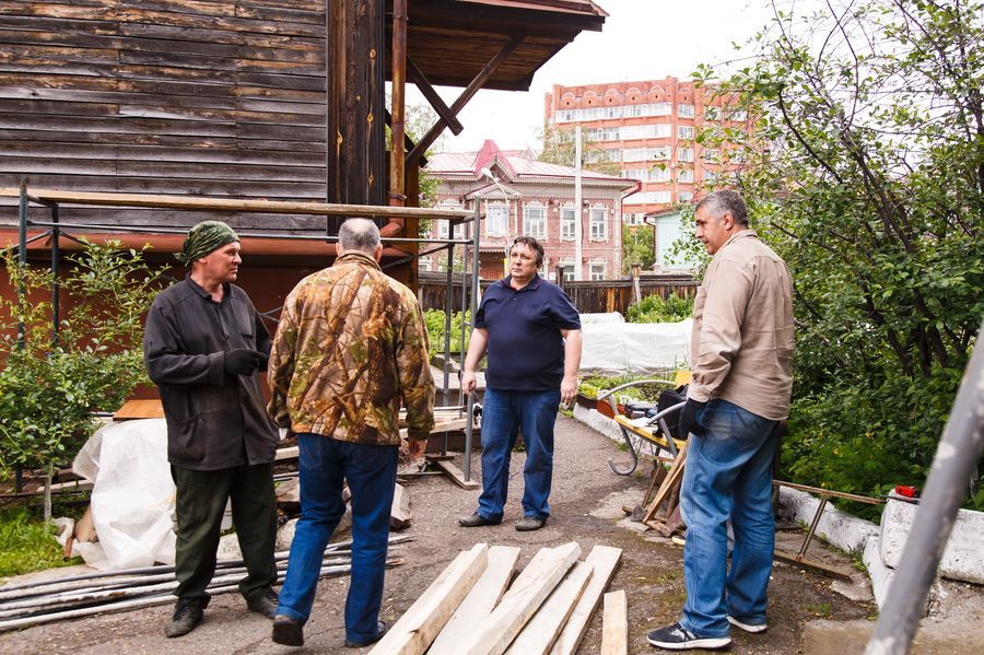 Деревянная архитектура, Конкурсы и акции, Том Сойер Фест, Томские новости, ТОМск Сойер Фест фестиваль деревянное зодчество сохранение деревяшек красят дома Иванов Прохорова Том Сойер Фест стартовал в Томске (ФОТО)
