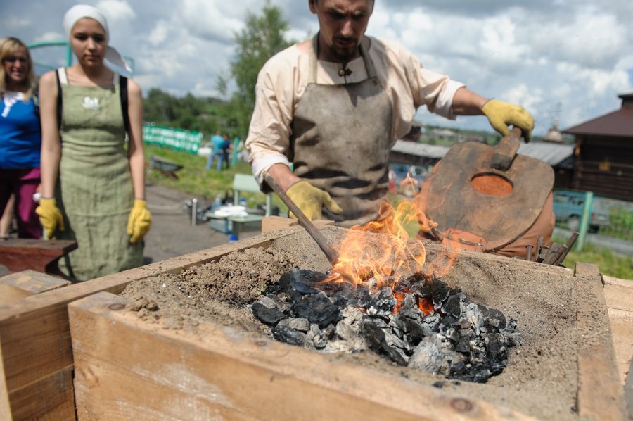 Конкурсы и акции, Культура в Томске, Отдых, Томские новости, праздник кузнеца кузнецы куют ковать семилужки острог туристы «Праздник кузнеца» в Томской области (ФОТО)
