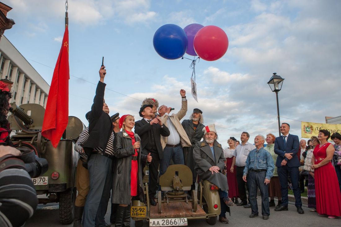 Дороги, Томские новости, чеховские пятницы Завтра в Томске ограничат движение на Набережной Томи