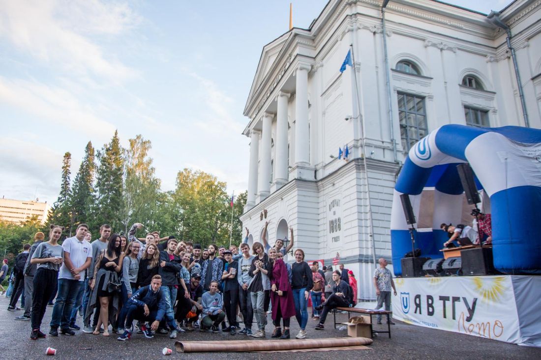 Образование и наука, ТГУ, Томские новости, Томск ТГУ абитуриент Галажинский приемная комиссия Сноуборд по-летнему и танцы до упаду: «Ночь абитуриента» прошла в ТГУ (ФОТО)