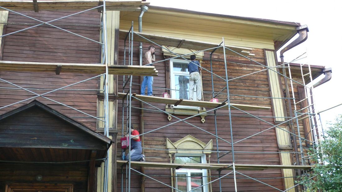 Деревянная архитектура, Том Сойер Фест, Томские новости, ТОМск Сойер Фест волонтеры покраска дом фестиваль ТОМск Сойер Фест: волонтеры начали красить фасад дома по ул. Дзержинского, 17