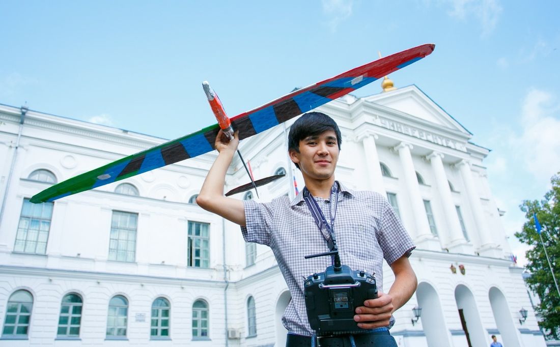 Образование и наука, ТГУ, Томские новости, Томск ТГУ школа авиамоделирование самолет планер В Томском госуниверситете откроется школа авиамоделирования