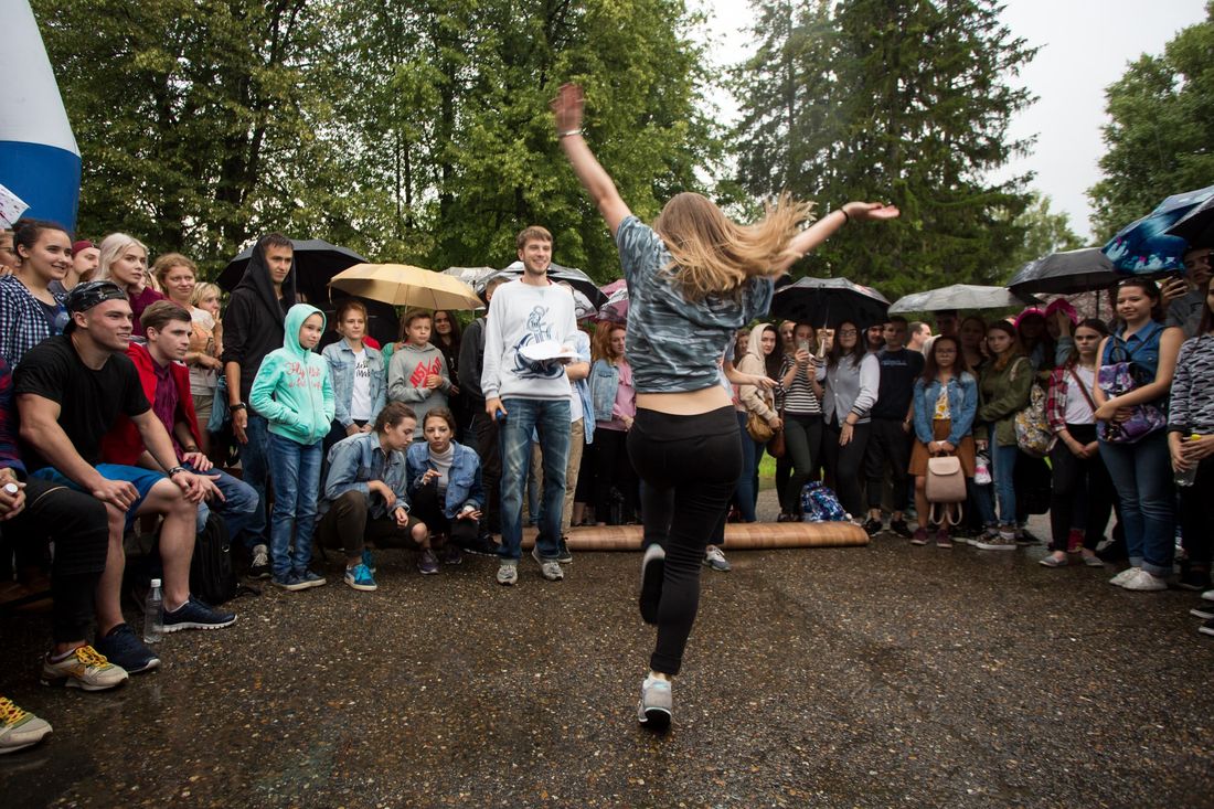 Культура в Томске, Отдых, Томские новости, Томск фестиваль Городской сад танцы мастер-классы шоу мыльных пузырей модный показ Бесплатные мастер-классы, модный показ и ярмарка ждут томичей на фестивале «Мир танца»