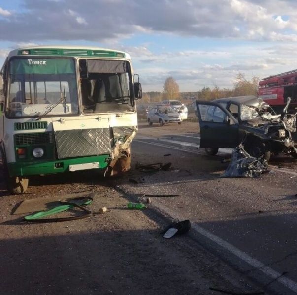 Происшествия, Томские новости, человек погиб разбился насмерть смертельное ДТП авария Водитель «Нивы» погиб при столкновении с ПАЗом на томской трассе (ФОТО)