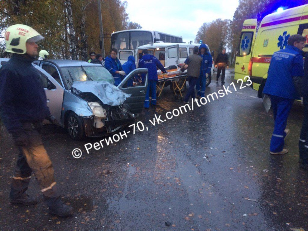 Происшествия, Томские новости, авария ДТП столкновение рейсовый автобус Томскавтотранс Рейсовый автобус столкнулся с автомобилем под Томском, очевидцы сообщают о двух пострадавших (ФОТО)