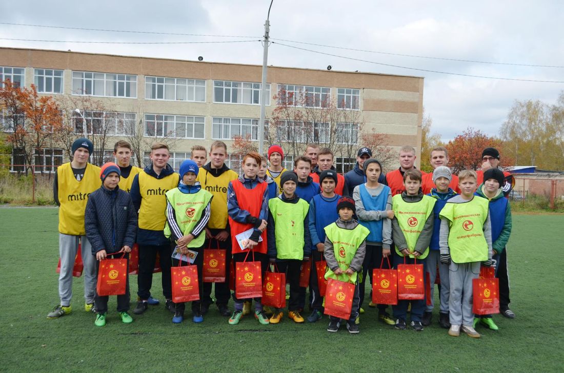 Межениновская птицефабрика, Предприятие, Предприятия Томска и области, Спорт, Спорт в Томске, Томские новости, Межениновская птицефабрика футболисты спорт призы подарки Межениновская птицефабрика угостила лучших футболистов поселка Светлый