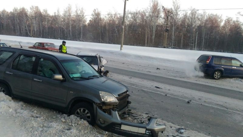 Происшествия, Томские новости, авария ДТП столкновение врезались столкнулись попали в аварию сводка ДТП врезались Двое пострадали в тройном ДТП на томской трассе (ФОТО)