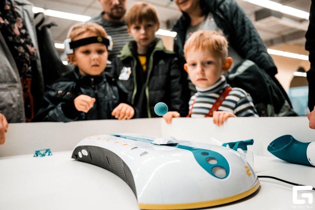 Дети в Томске и области, Дети города, Инновации и технологии, Образование и наука, Томские новости, Томск выставка технологии гаджеты робот дети развлечение билет экскурсия В Томск съехались технологии со всего мира