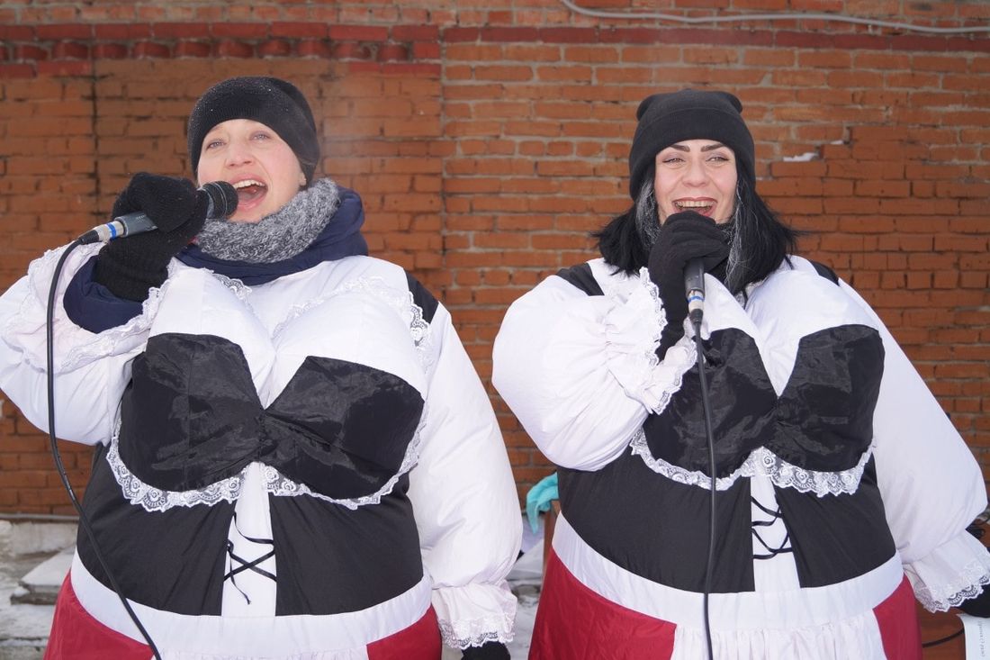 Праздники, Томские новости, масленица праздник отмечаение проводы зимы колония ярмарка зэки работают Выставка-ярмарка с блинами и кораблями прошла у томской колонии (ФОТО)