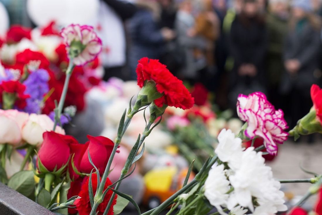 Пожар в ТЦ «Зимняя Вишня», Томские новости, пожар дети сгорели дети из Томска Зимняя вишня КДВ Похороны погибших в «Зимней вишне» двух детей из Томска пройдут в четверг