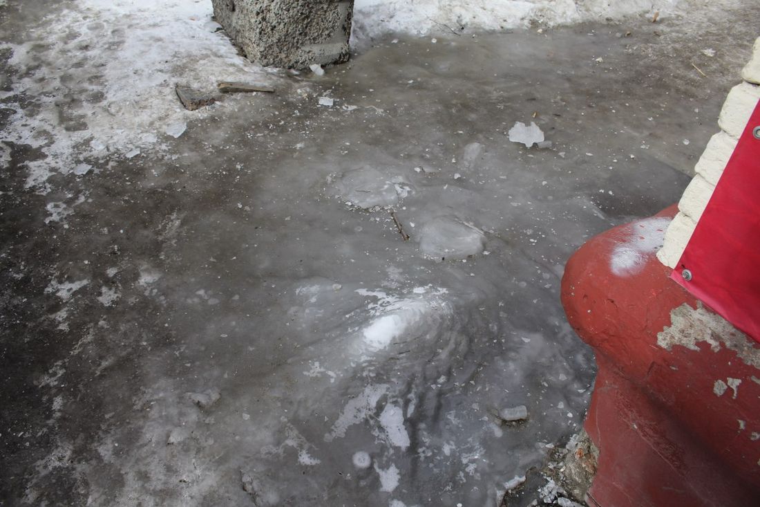 Безопасность, ЖКХ, Томские новости, гололед травматизм пострадали люди падают ноги сломаешь плохо чистят лёд Мэр раскритиковал содержание томских тротуаров и потребовал обеспечить безопасность горожан