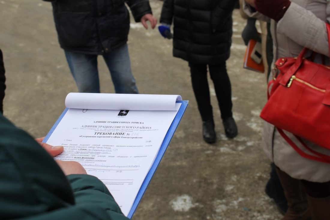 Власть, Городское благоустройство, ЖКХ, Томские новости, мэрия власть сосульки убирают снег чистят снег ЖКХ санитарная милиция «Санитарная милиция» меня бережет