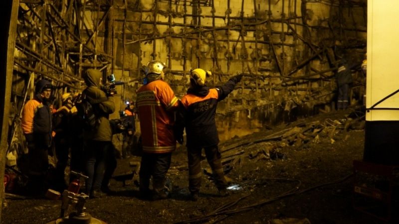 Пожар в ТЦ «Зимняя Вишня», Томские новости, пожар Кемерово ТЦ Зимняя вишня разбор завалов Пожарные вывезли более тысячи кубометров строительного мусора из сгоревшей «Зимней вишни» (ФОТО)