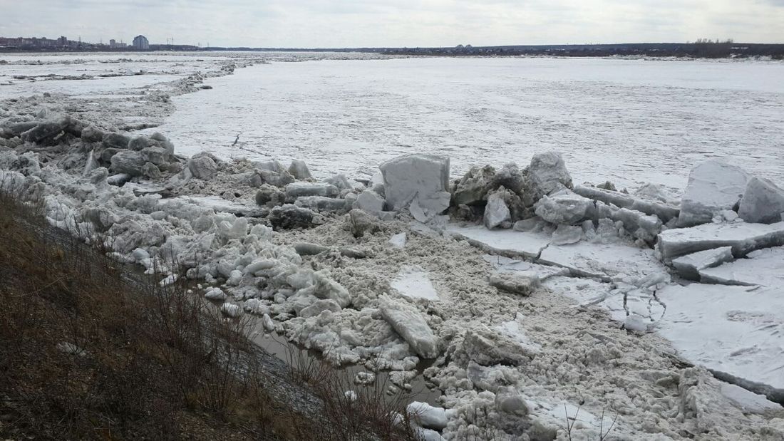 Паводок, Томские новости, ледоход пошел лед паводок Томь вскрылась Ледоход на Томи остановился в районе Речного вокзала (ФОТО)