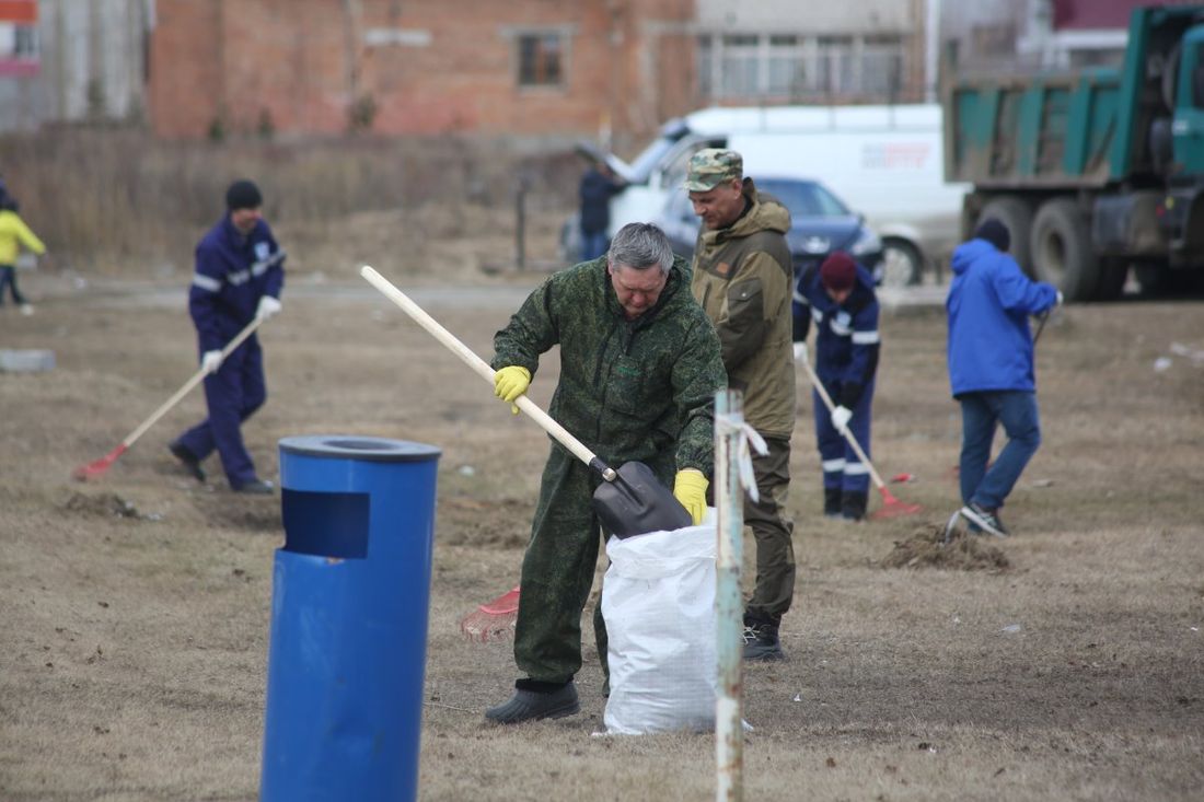 Томские новости, Томскнефть ВНК, субботник Стрежевой фото томскнефть Сотрудники «Томскнефти» навели порядок в Стрежевом (ФОТО)