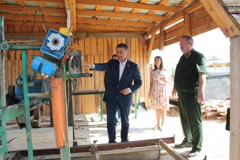 ЗД ТО, Предприятия Томска и области, Томские новости, областная дума депутаты пилорамы закон древесина Томские депутаты побывали на пилорамах и решили доработать закон