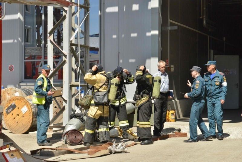 Безопасность, Томские новости, пожар огонь горим Микран учения МЧС потушили Томские пожарные потушили «пожар» в «Микране» (ФОТО)