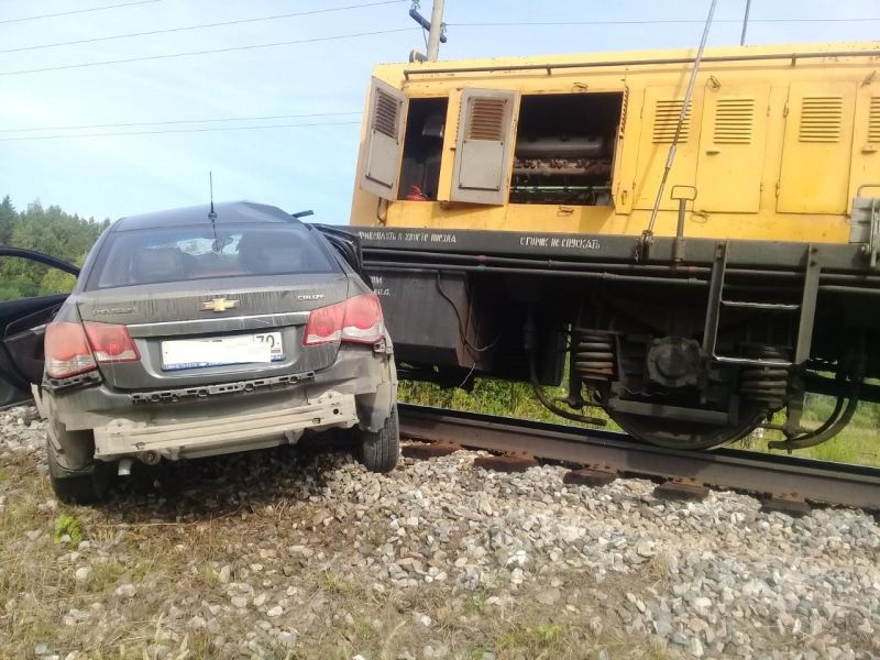 Происшествия, Томские новости, авария столкнулись поезд ДТП ГИБДД пострадали врезались сводка происшествий Иномарка столкнулась с мотовозом в Томской области (ФОТО)