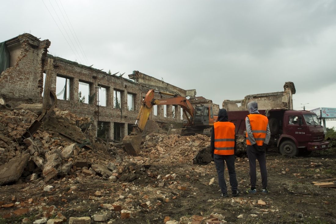 Томские новости, снос аварийное здание Пушкина В Томске сносят здание бывшего гуманитарного лицея (ФОТО)