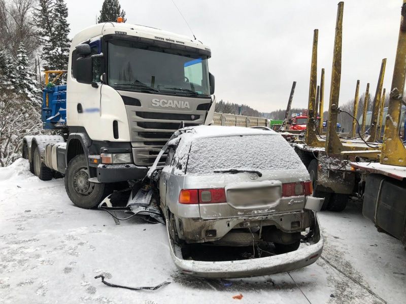 Происшествия, Томские новости, авария ДТП врезался сводка происшествий Пассажир иномарки погиб при столкновении с двумя грузовиками на трассе Томск-Мариинск (ФОТО)