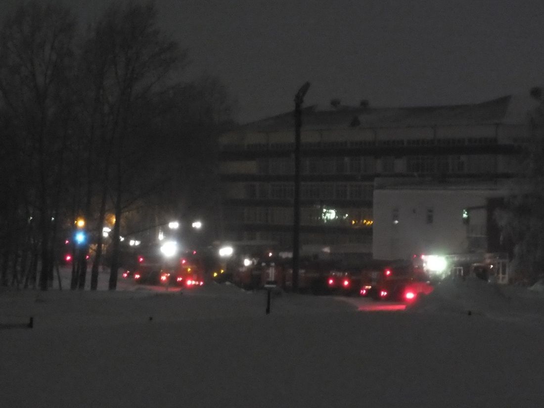 Происшествия, Томские новости, пожар Вершинина горит огонь ликвидировали возгорание тц Стройпарк торговый центр загорелся Томские пожарные более двух часов ликвидировали возгорание в ТЦ «Стройпарк» (ФОТО)