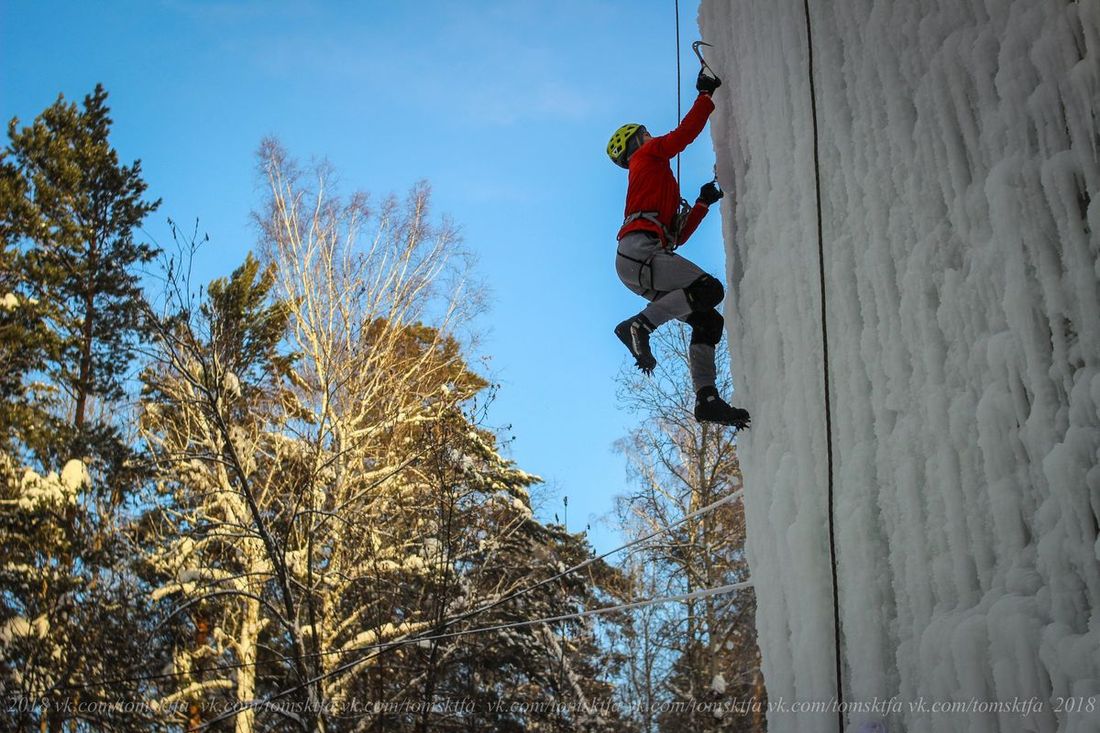 Конкурсы и акции, Спорт, Спорт в Томске, Томские новости, ледолазание открытая тренировка лазят по льду альпинисты В Томске прошла открытая тренировка по ледолазанию (ФОТО)