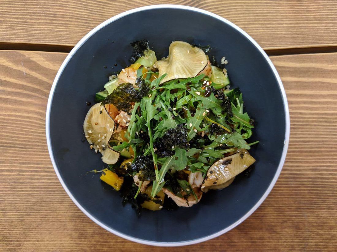 Еда, Томские новости, томск Эндорфин меню новое цезарь вафли кофе «К чёрту Цезарь!»: в большом «Эндорфине» запустили новое меню