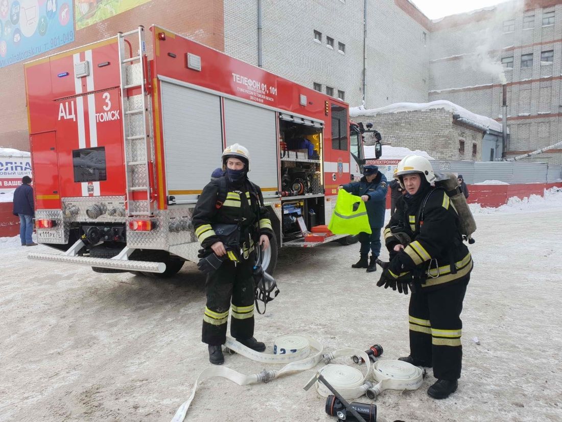 Происшествия, Томские новости, пожар учения Томск ТЦ Волна пожар в торговом центре эвакуировали людей В Томске «потушили» «Волну», пострадавших нет (ФОТО)