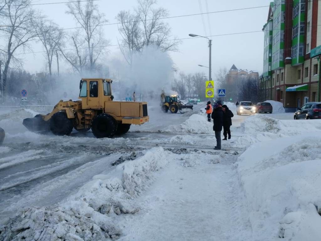 ЖКХ, Происшествия, Томские новости, порыв трубы мороз ЖКХ коммунальщики Шесть домов в центре Томска остались без холодной воды из-за порыва водопровода (ФОТО)