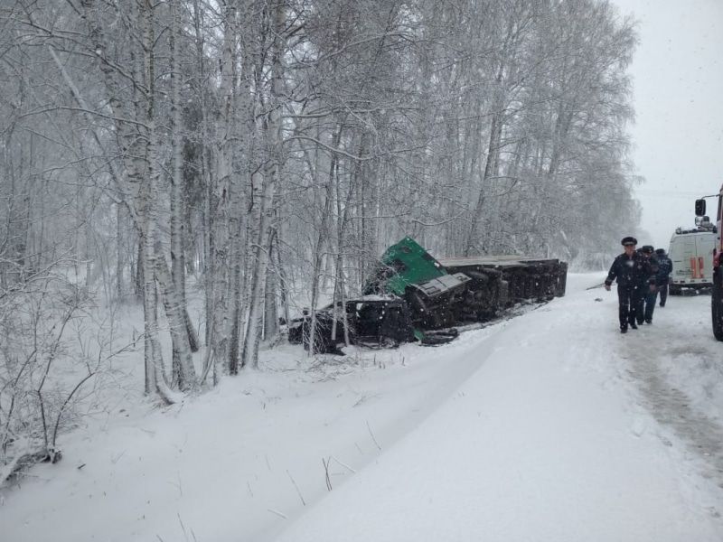 Происшествия, Томские новости, аварии ДТП врезались пострадали сводка происшествий дорожная обстановка Трое погибли, еще четверо пострадали при столкновении иномарки и грузовика под Томском (ФОТО)
