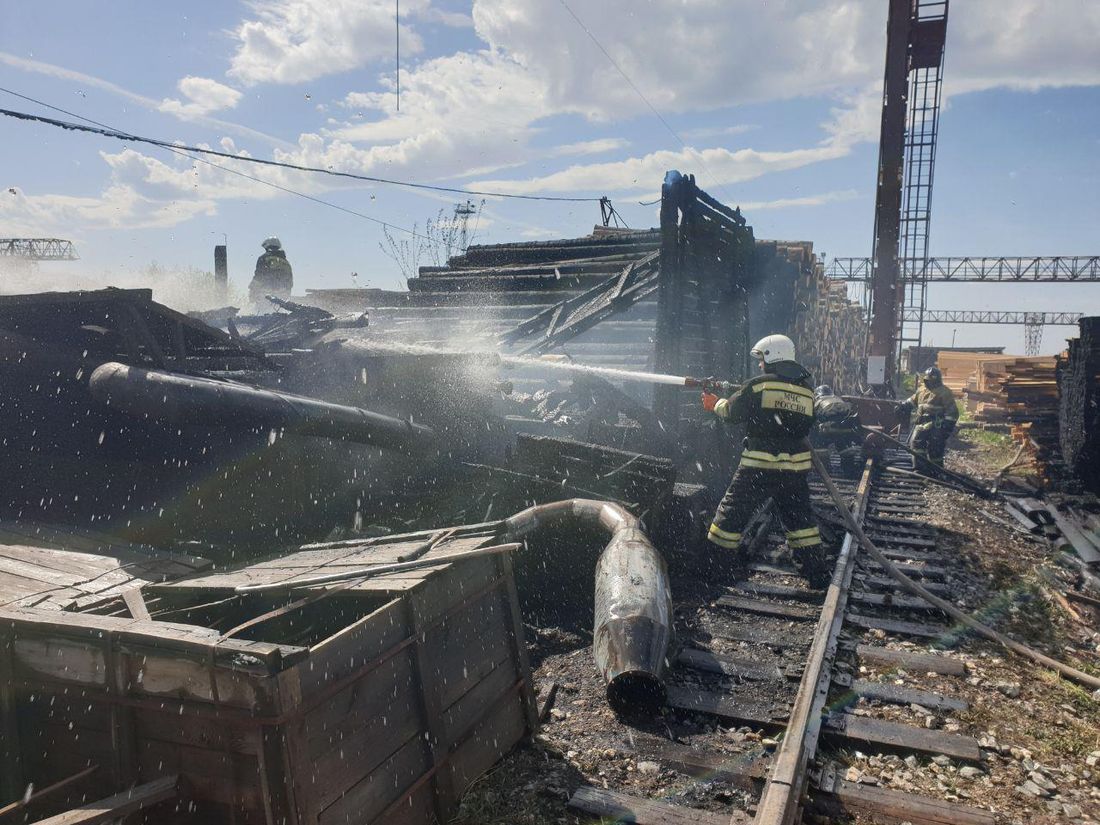 Происшествия, Томские новости, пожар происшествия горит огонь загорелось дым на чемерошниках На территории деревообрабатывающего предприятия в Томске произошел пожар (ФОТО)