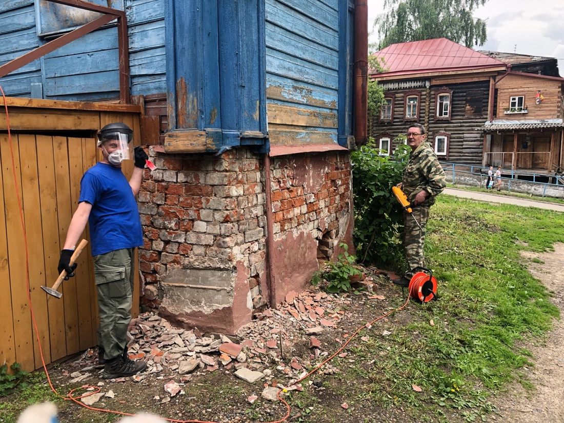 Деревянная архитектура, Томские новости, ремонт домов реставрация деревянное зодчество архитектура мурашов центр благотворительный фонд обыкн «Сохраним Томск вместе»: На Крылова, 5 установили строительные леса