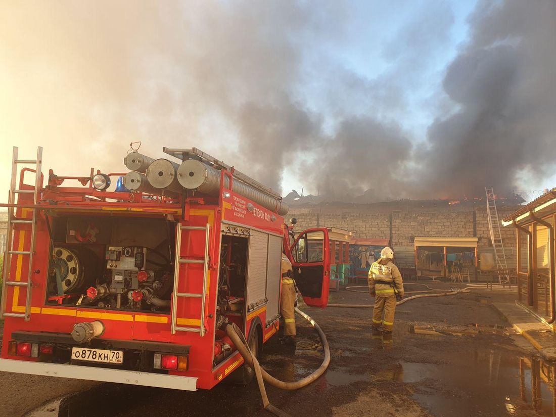 Происшествия, Томские новости, пожар на Клюева в тюрьме в колонии загорелось горит огонь В Томске загорелась крыша туберкулезной больницы в исправительной колонии (ФОТО)