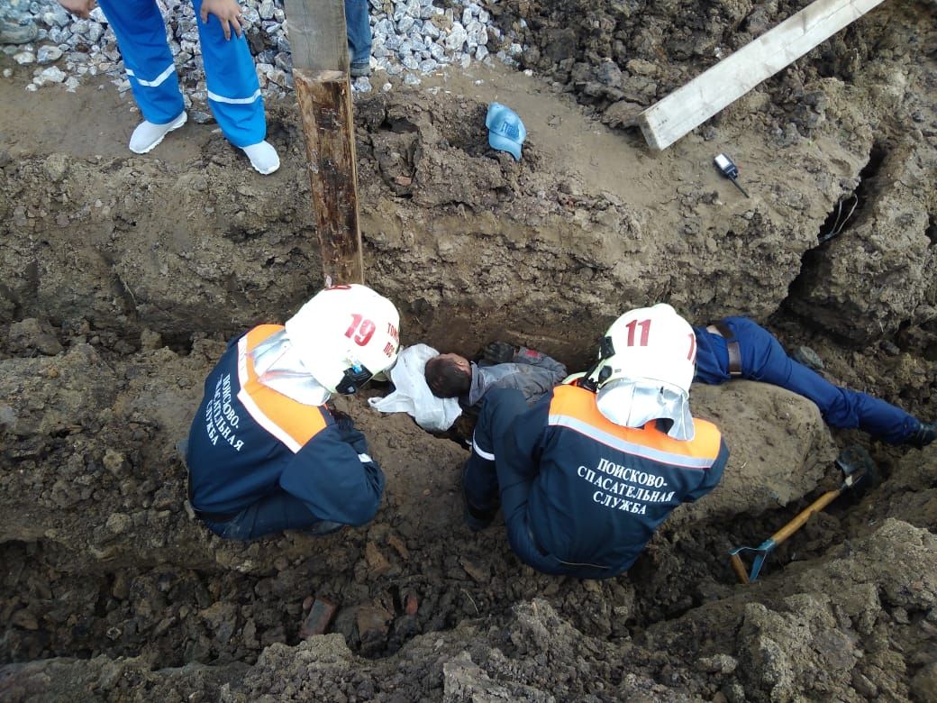 Происшествия, Томские новости, засыпало землей происшествия завалило строителя Мужчину засыпало землей в томском поселке (ФОТО)